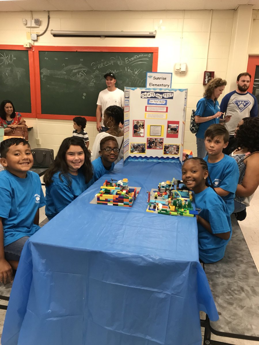 rjlucas28's tweet photo. Hanging out at the #VCSFLLJr EXPO!  Great job @AmyMonahan2 #VolusiaSTEM @VCSscience https://t.co/1TXTfIivU6