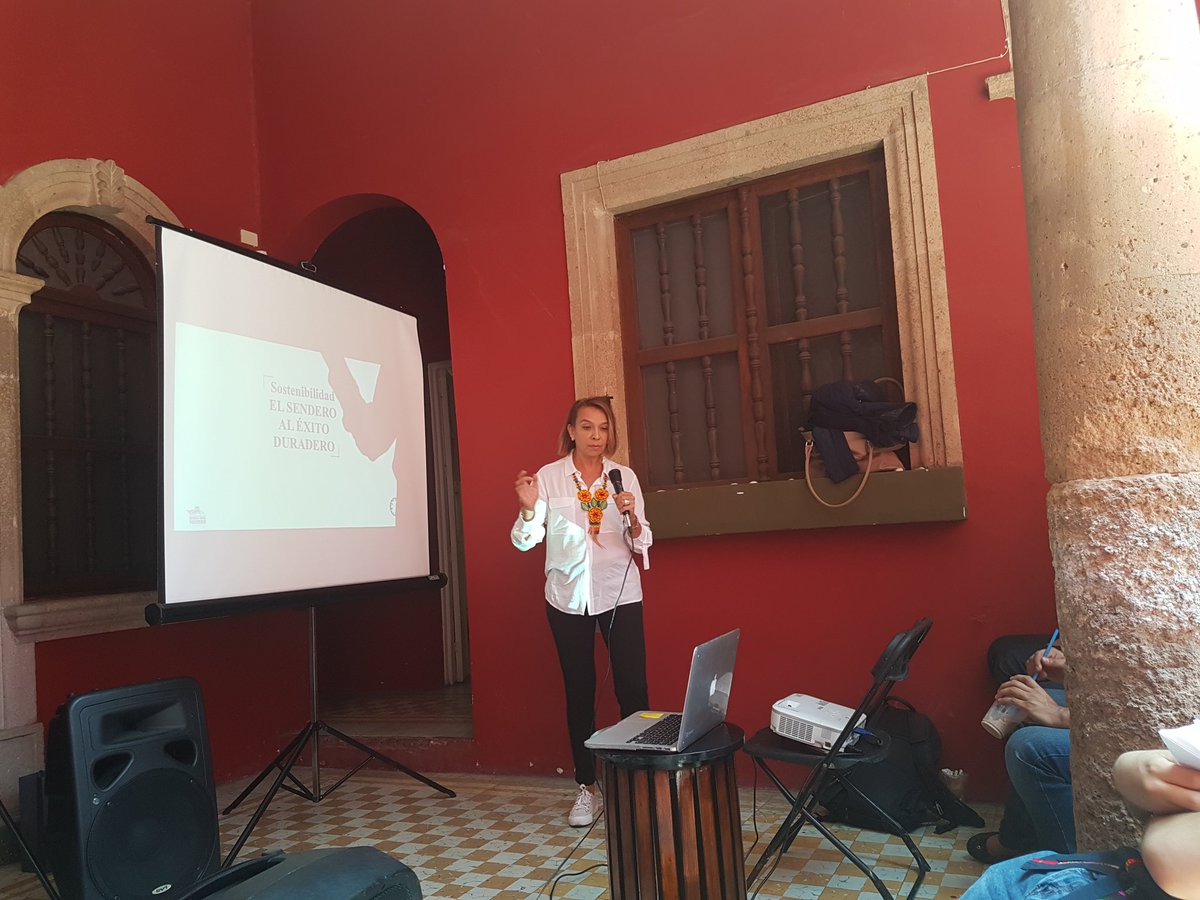 LeonShapers's tweet photo. Beatriz Barreral Fundadora y CEO en Rivera Maya Sostenible y co-creadora de México Sostenible 👊😄 #ShapingMX18 #GlobalShapers  en Rescate Histórico, agradecemos por el espacio y las atenciones a nuestro patrocinador 🇲🇽 https://t.co/pvdk3GguHR