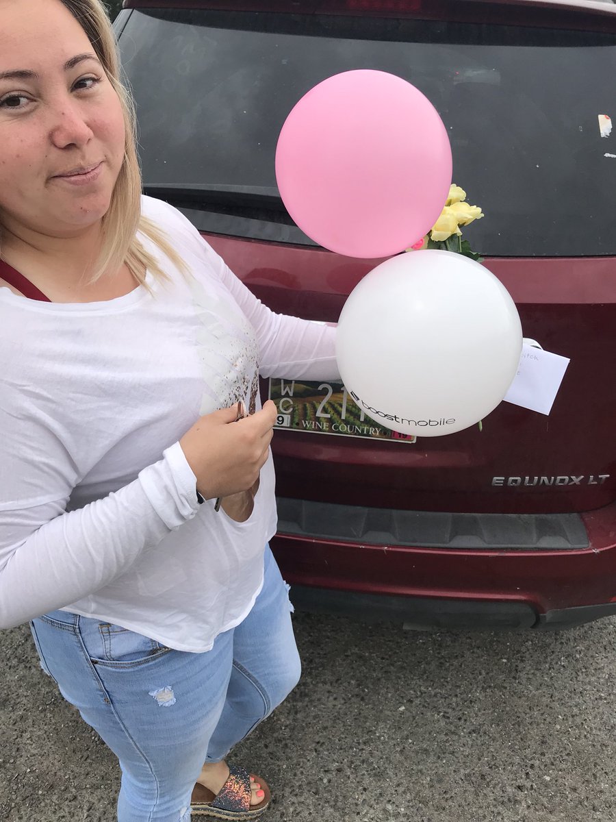 Nexcomm201's tweet photo. Passing out coupons and flowers!! 
We love mamas! Come to our store and treat yours! Happy Mother’s weekend! 
@relizondospg @OA_Marceco https://t.co/nYgtB27oYs