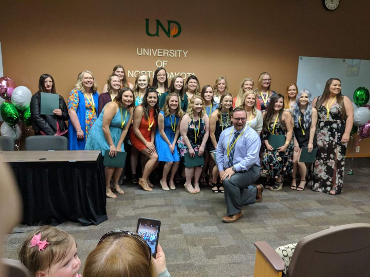 UNDswk's tweet photo. So proud of our 2018 BSSW Graduates, from both our campus and distance program's. #UNDProud #myund #graduation #undcnpd https://t.co/I0MdCwvWEM