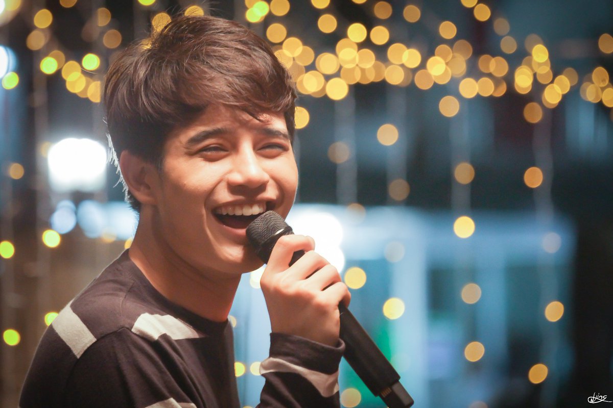 OneNung05's tweet photo. วันนี้ไลฟ์ที่ร้าน #CHECKIN36
♡ ร้านดี #zzcheckin36 อยู่ซอยรั��ดา36 แยก9/15 หลังมหาวิทยาลัยราชภัฏจันทรเกษม 

♡ ���จ้าของเด็ด มีผลงานเพลงด้วย😆
#ที่ส่วนตัว
#ได้หน้าลืมหลัง
#อย่าปล่อยให้เบนซ์ลอยนวล

#benzji
#JOOXFanSpace
> ฉันกำลังรับชมรีเพลของ Benz Jiraroj  https://t.co/NNr7moxIul https://t.co/uEsspM68U0