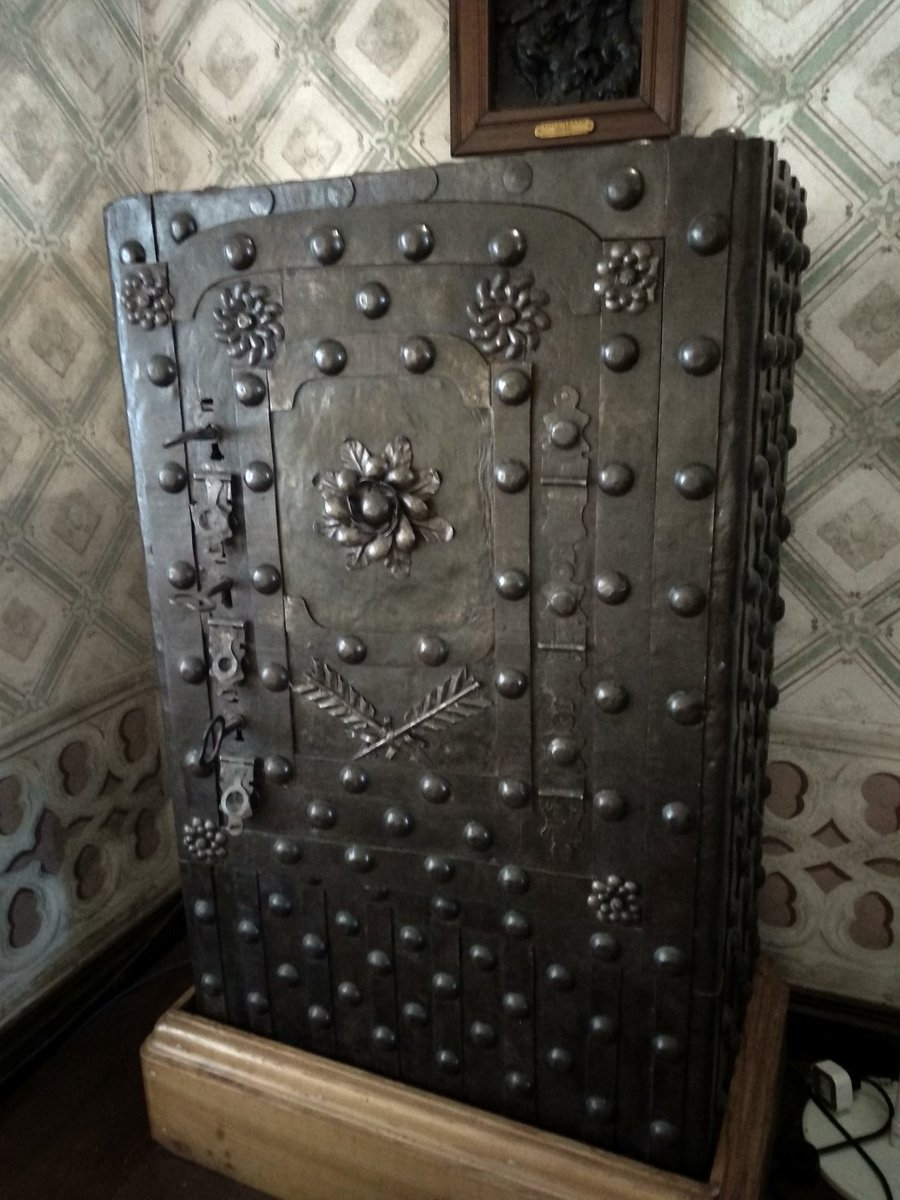 XavierLava's tweet image. Multisig wallet, circa 1889