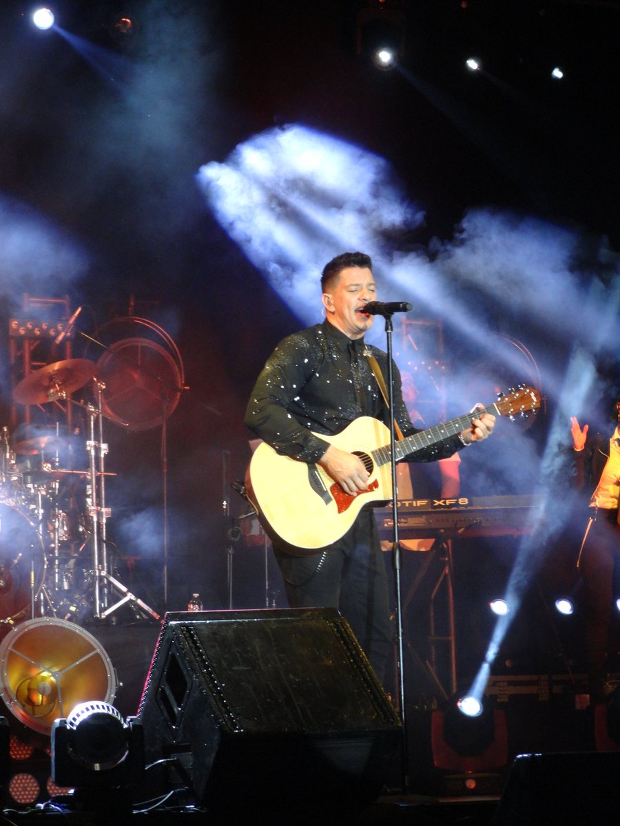 FlorMarqzM's tweet photo. 😍😍🎸🎶❤ @yahirmusic @Army_Yahir https://t.co/fS80jl4m5e