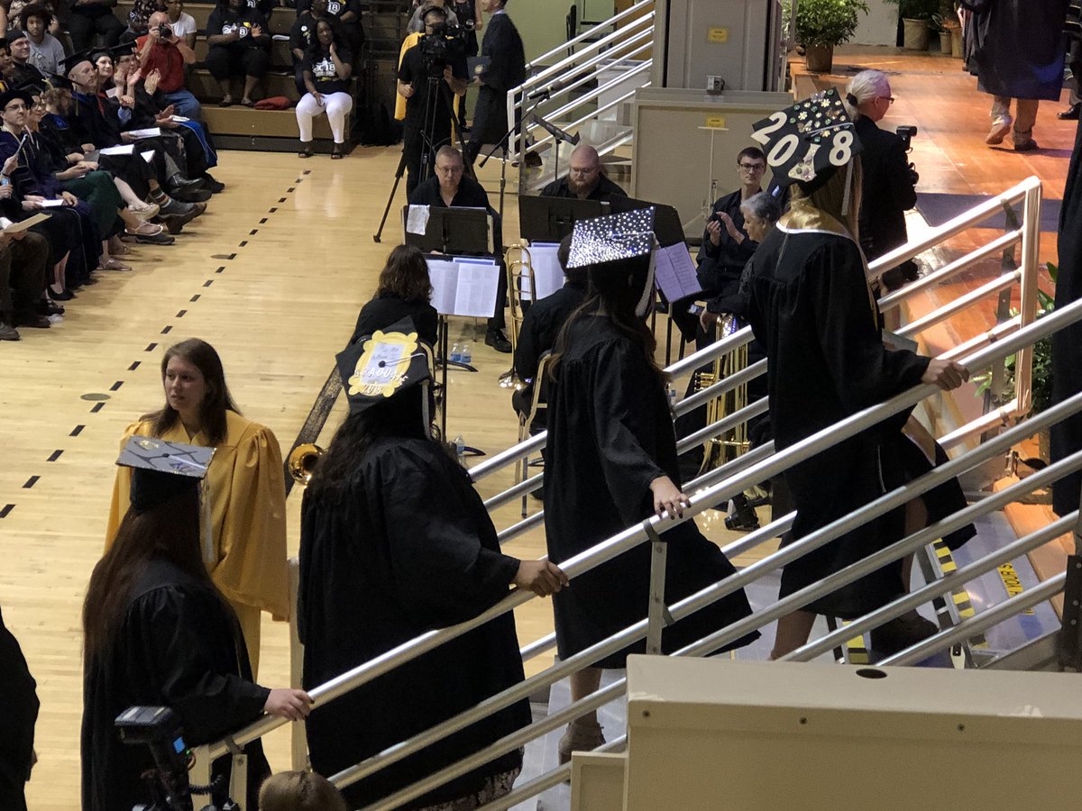 emporiastate's tweet photo. Congratulations to graduates from Liberal Arts & Sciences! #esuclassof2018 #graduation #emporiastate 🎓🎓 https://t.co/9vhDNNrTfL