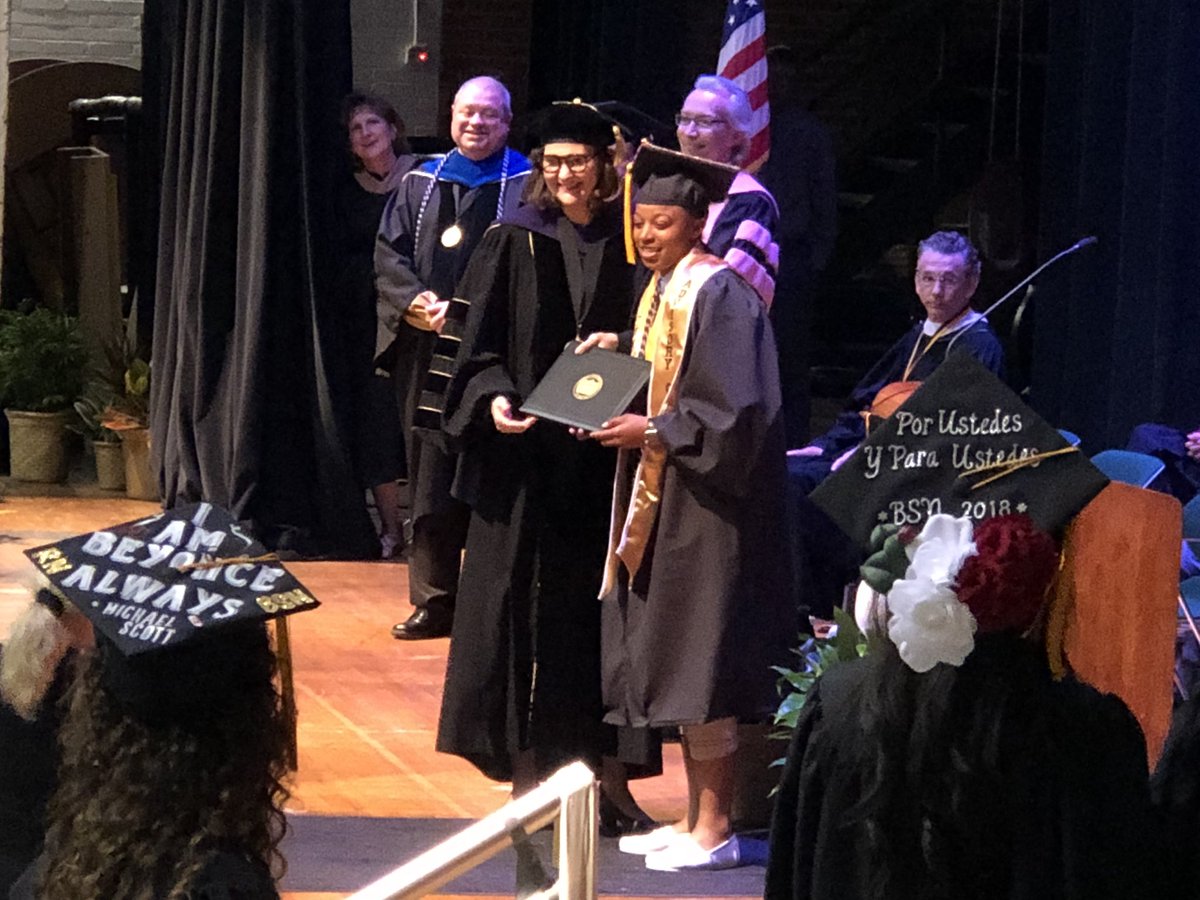 emporiastate's tweet photo. Congratulations to graduates from Liberal Arts & Sciences! #esuclassof2018 #graduation #emporiastate 🎓🎓 https://t.co/9vhDNNrTfL