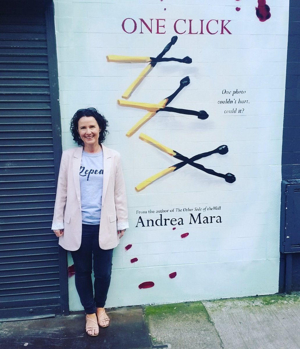 AndreaMaraBooks's tweet photo. Oh you know, just your average Saturday afternoon hanging out with your mural... https://t.co/2MkIkn9Tte