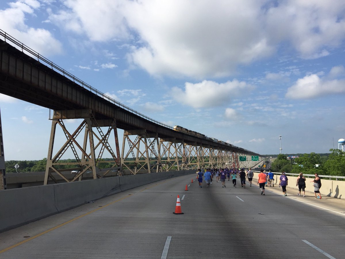 ScroogeDaddy's tweet photo. random pics from the HPL bridge run ...#geauxoverit https://t.co/CthG0MFfLt