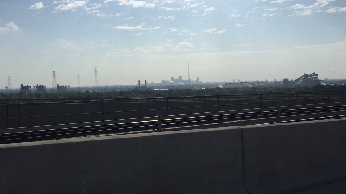 ScroogeDaddy's tweet photo. random pics from the HPL bridge run ...#geauxoverit https://t.co/CthG0MFfLt