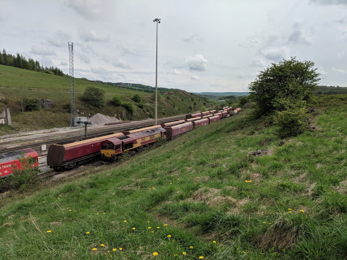 PaulWhitewick's tweet photo. Peak Forest. Close to the top end now of the #peakline with a few sheds to boot. @ladytrainspot https://t.co/6RdCj43CN1