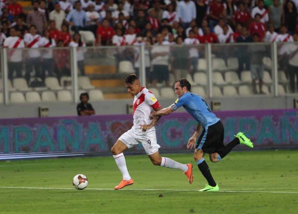 SeleccionPeru's tweet photo. ¡33 días y arranca #Rusia2018! 🏆🔥

Minuto 33 contra Uruguay en el Estadio Nacional, gol de Paolo Guerrero para el 1-1 momentáneo 🙌🏽⚽️ https://t.co/p4Ryluq2xf