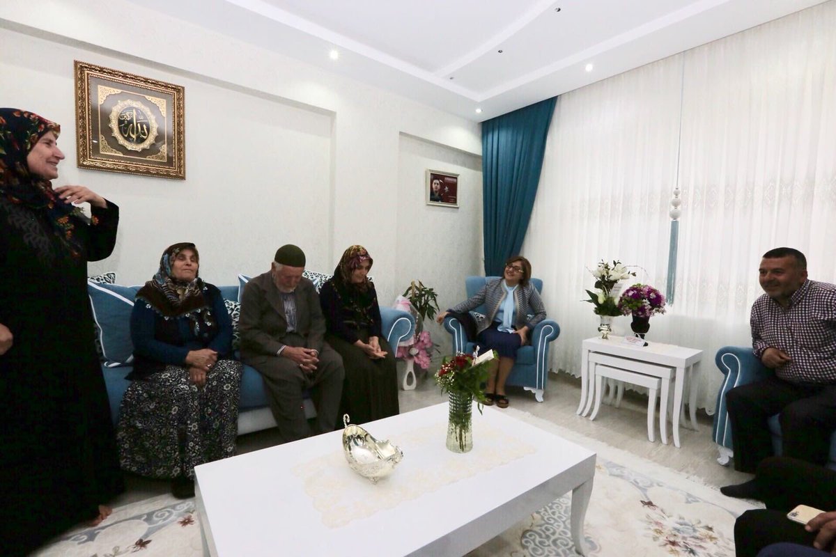 FatmaSahin's tweet photo. Anneler gününde evladı vatan uğruna şehit olmuş evlat hasreti çeken buruk kalpler de var...

Tüm şehit annelerimizin de #AnnelerGünü kutlu olsun... https://t.co/6KDKixfDvX