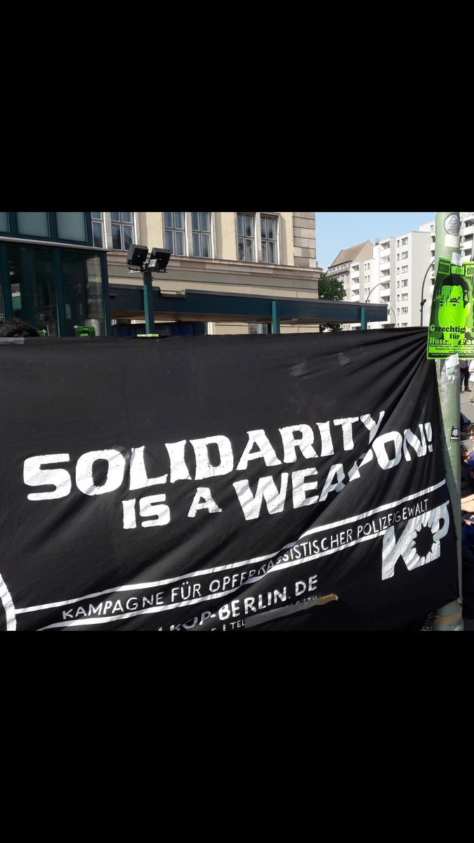 Erste Eindrücke unserer gut besuchten Kundgebung um Gerechtigkeit für Hussam Fadl zu fordern: Wir haben heute mit ca. 70 Personen vor dem Kammergericht Berlin unseren Forderungen Nachdruck verliehen, und - wir kommen wieder, und wir werden mehr werden! #hussamfadl #Polizeitötet