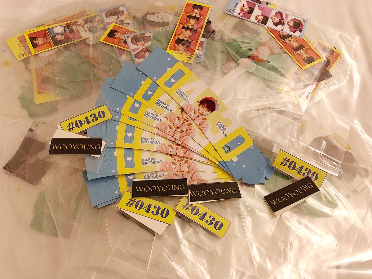 wooyounghome's tweet photo. [PlsRT] พัดที่เรานำมาขายพรุ่งนี้มีจำนวน 20 เซ็ต ส่วน cup sleeve มีจำนวน 15 อัน เราจะถึงที่หน้าโรงหนังประมาณ 11.30 น. นะคะ เจอกันที่หน้าโรงหนังได้เลย ปล.พัดเซ็ตนี้หมดแล้วหมดเลยน้าาาไม่ทำเพิ่มแล้วจ้า 😘😊 https://t.co/btKnbKQpUL