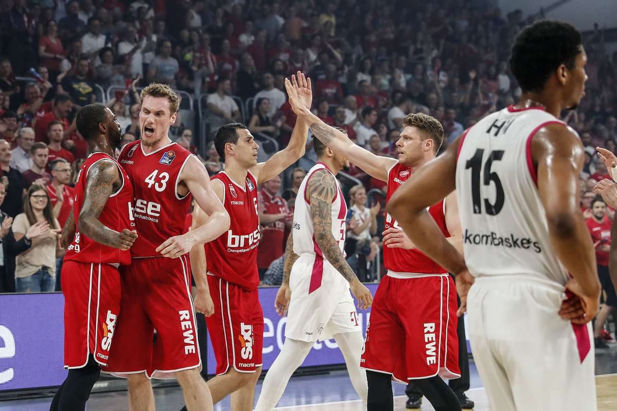 Bamberg_Baskets's tweet photo. Halbfinale, wir kommen! 🔥 #BAMBEAT https://t.co/vQnDomZhln