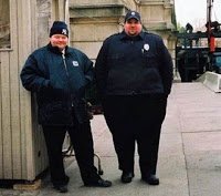 Grácias al #SEPRONA hay en nuestro bosque todo el peso de la ley. Recuerda que el bosque es nuestro y no está permitido:
Rapear.
Cantar.
Hacer teatro.
Hablar.
Hacer un referendum.
Votar.
Tuitear.
Criticar.
Quemar la foto del rey.
Hablar mal del rey.
Pensar mal del rey.