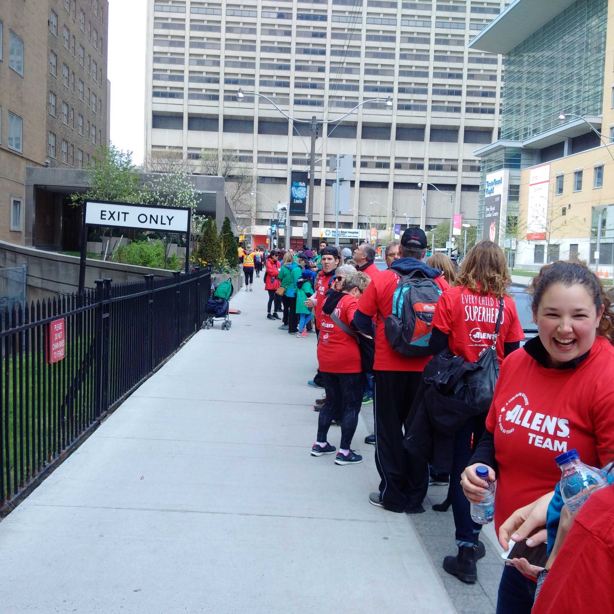 <a href="/OasisCanada/">Oasis Canada</a> <a href="/OasisCanadaFr/">Oasis Canada Fr</a> circle of love around sick kids with the Allen's team! Sick Kids Rocks!