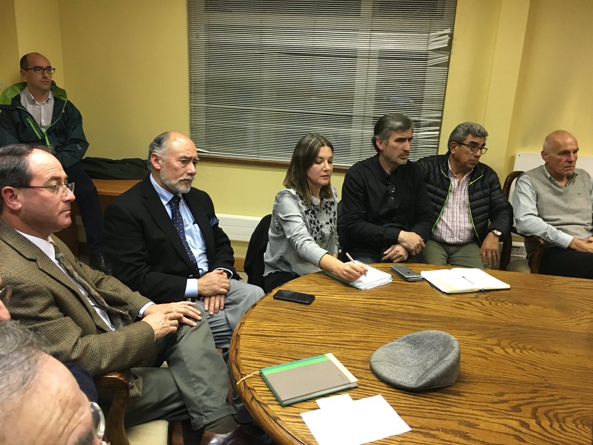 Gerenta de Sede Los Ríos de <a href="/INFOR_Minagri/">Instituto Forestal</a> Alejandra Schueftan participó en interesante reunión de Ministro <a href="/MinagriCL/">Ministerio de Agricultura de Chile 🇨🇱</a> <a href="/antoniowalkerp/">Antonio Walker</a> con gremios forestales de #LosRíos donde se planteó la necesidad de trabajar coordinadamente por el desarrollo sustentable de este sector.