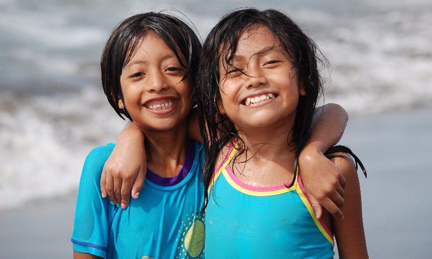 Two little happy faces because it’s the weekend!! Time for fun, sea and family time♥️