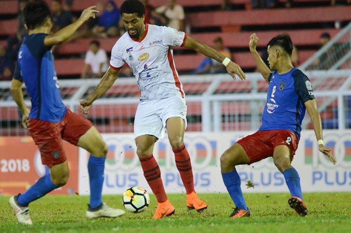 RuizElevenXI's tweet photo. R&amp;G EN #MALAYSIA🇲🇾

@my100plus🏆

•Empate 2-2 en campo de el #JohorII🇲🇾 para el @sabahfamedia🇲🇾 de #9HéctorPitoRamos🇵🇷 ‘90⏱ que remontó un 2-0 en contra.

Pronto esperamos buenas noticias...🤔⁉️ 

⚽️🇵🇷👍🏽 https://t.co/9AsBbSvqq6
