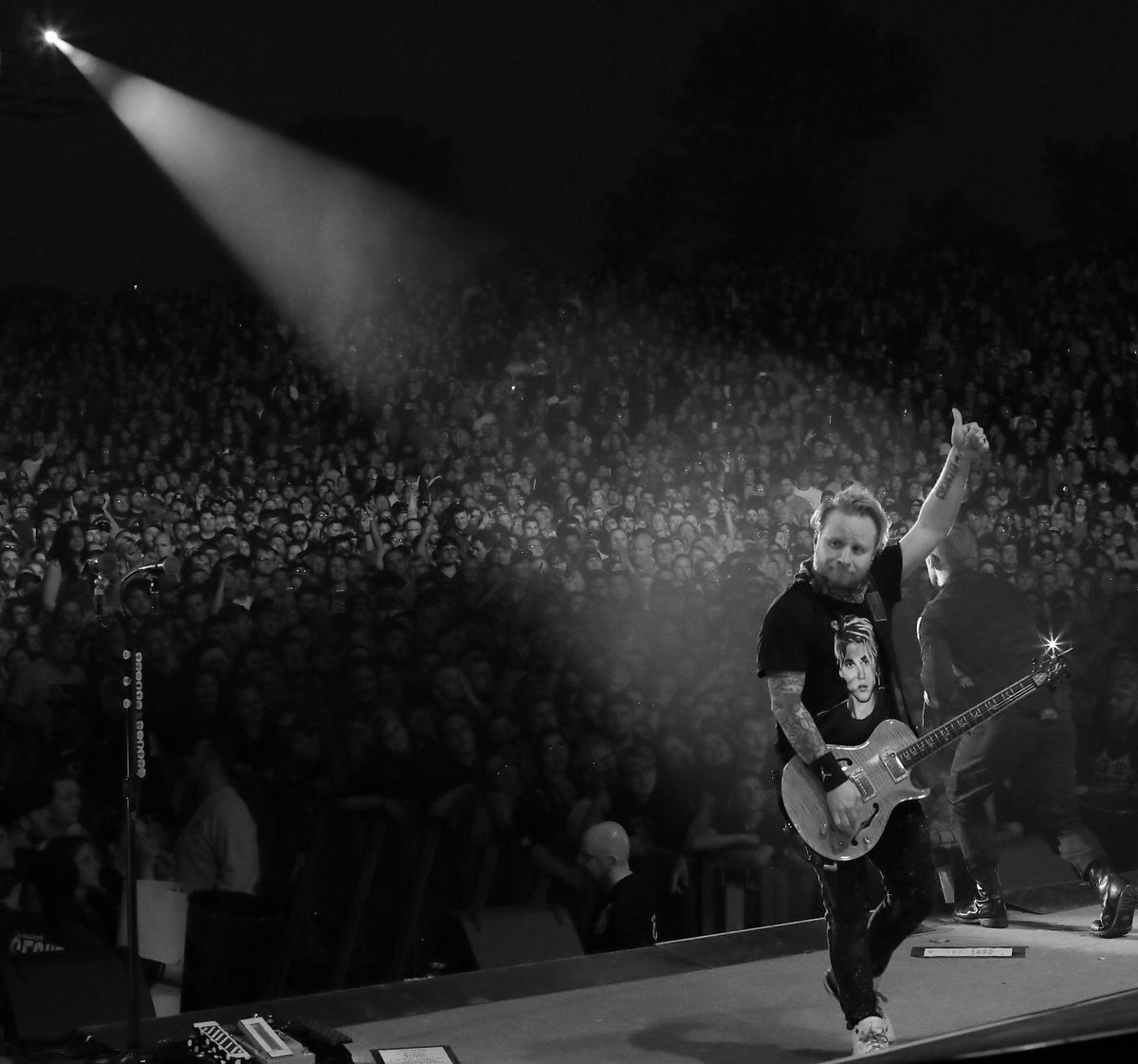 Shinedown's tweet photo. Last night was a lot of fun Council Bluffs... Thank you for having us @Westfairevents!🤘 https://t.co/LNfjQ9WBNC