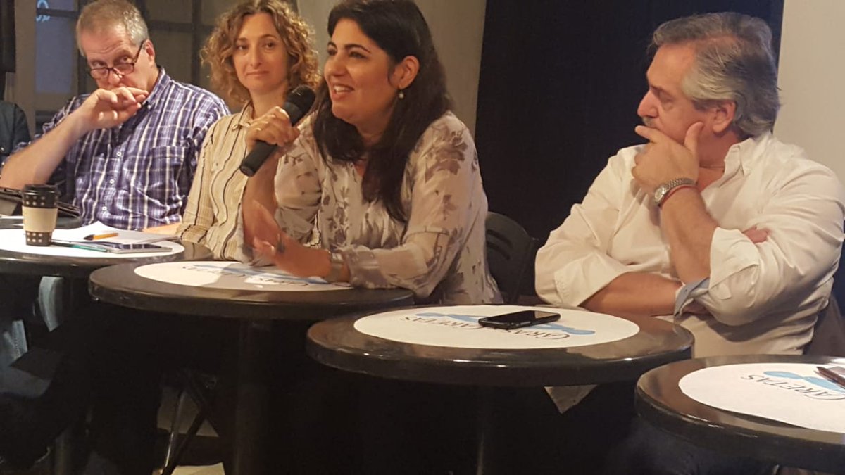 GrupoCallao's tweet photo. Encuentro #GrupoCallao "el desafío es construir un modelo con movilidad social ascendente" Ana Castellani https://t.co/8UeHKcvXql