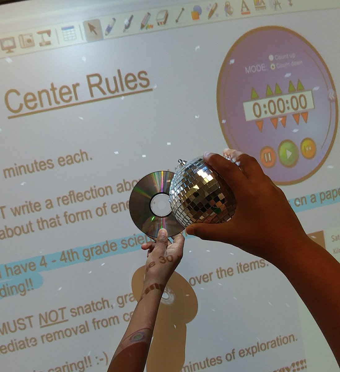 scienceatspeas's tweet image. Gr4 Bees forms of energy celebration. Reflection, refraction-cool stuff @SpeasGlobal #ExpModelDemo