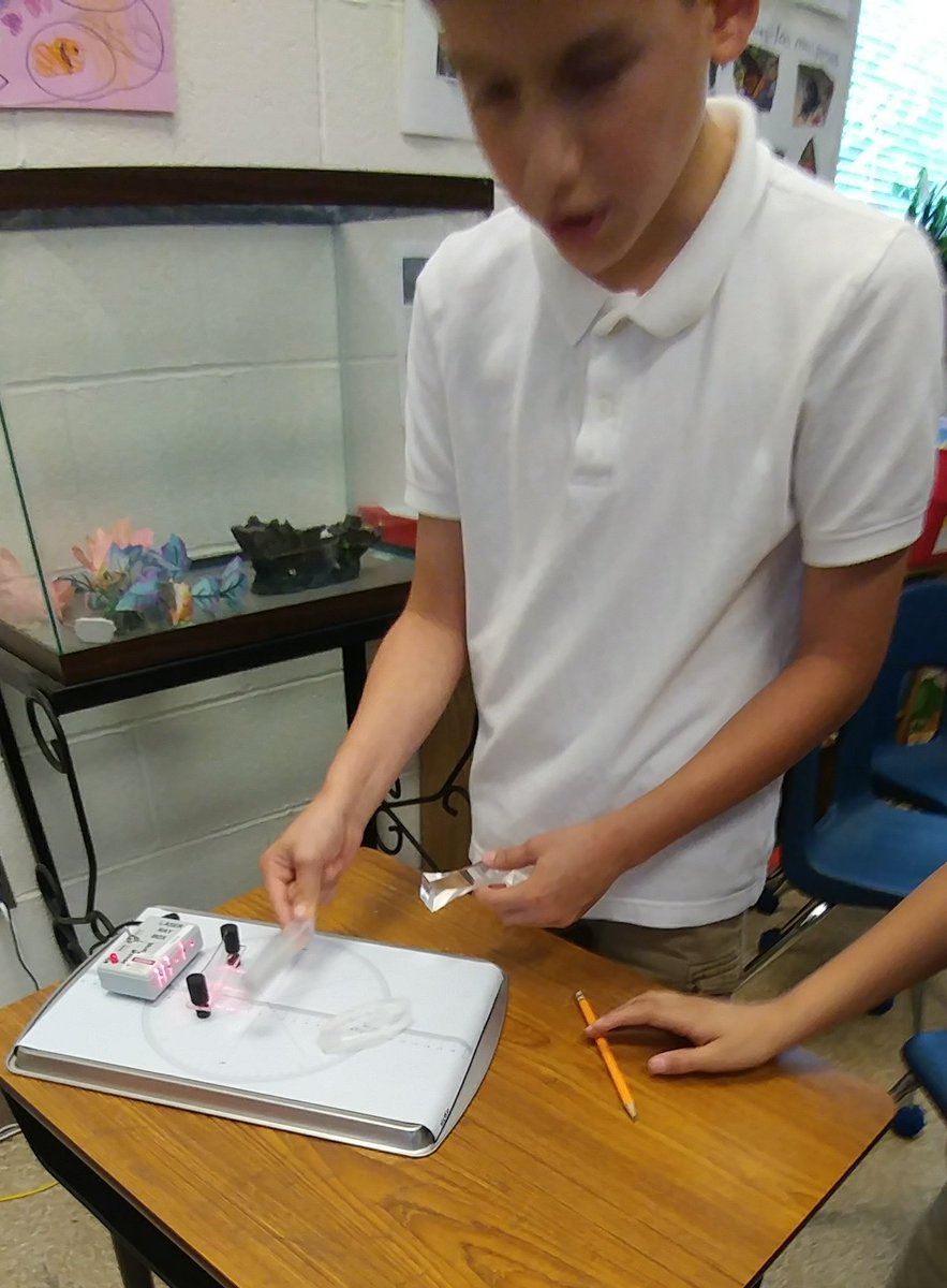 scienceatspeas's tweet image. Gr4 Bees forms of energy celebration. Reflection, refraction-cool stuff @SpeasGlobal #ExpModelDemo