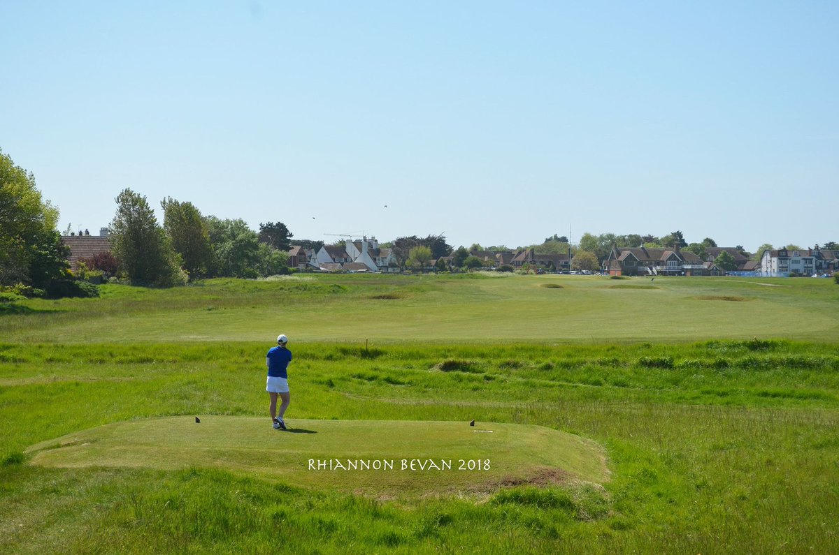 rhiannonjazz's tweet photo. Weather couldn't of been any more perfect yesterday for the KPF Summer Golf meeting at Littlestone Golf Club #RhiBPhotography #KPF #GolfingEvent #SeventySevenWealthManagement #KentPoliceFederation @LittlestoneGC https://t.co/yKFHPvTPQd