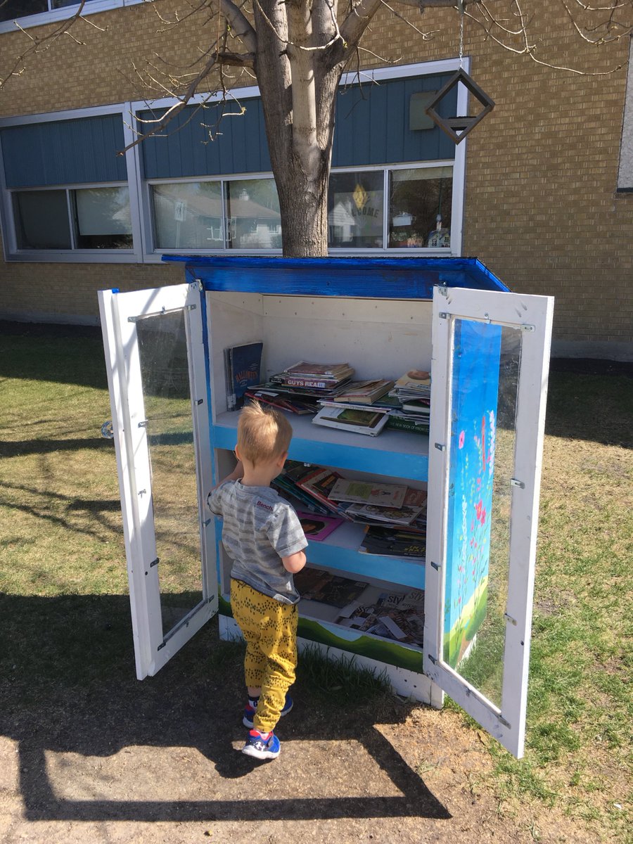 MrsAFarkas's tweet photo. Checking out the little free library at @stgeorgeLRSD on our way to the park this morning! https://t.co/ObtQpRcZIC