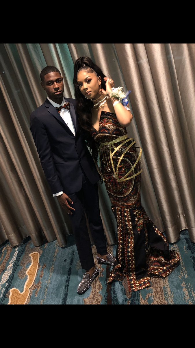 jeff_wavy's tweet photo. I was born with all this drip I come out of a faucet๐ฆ#Westprom #Prom2k18 https://t.co/2uOAyaPtGb