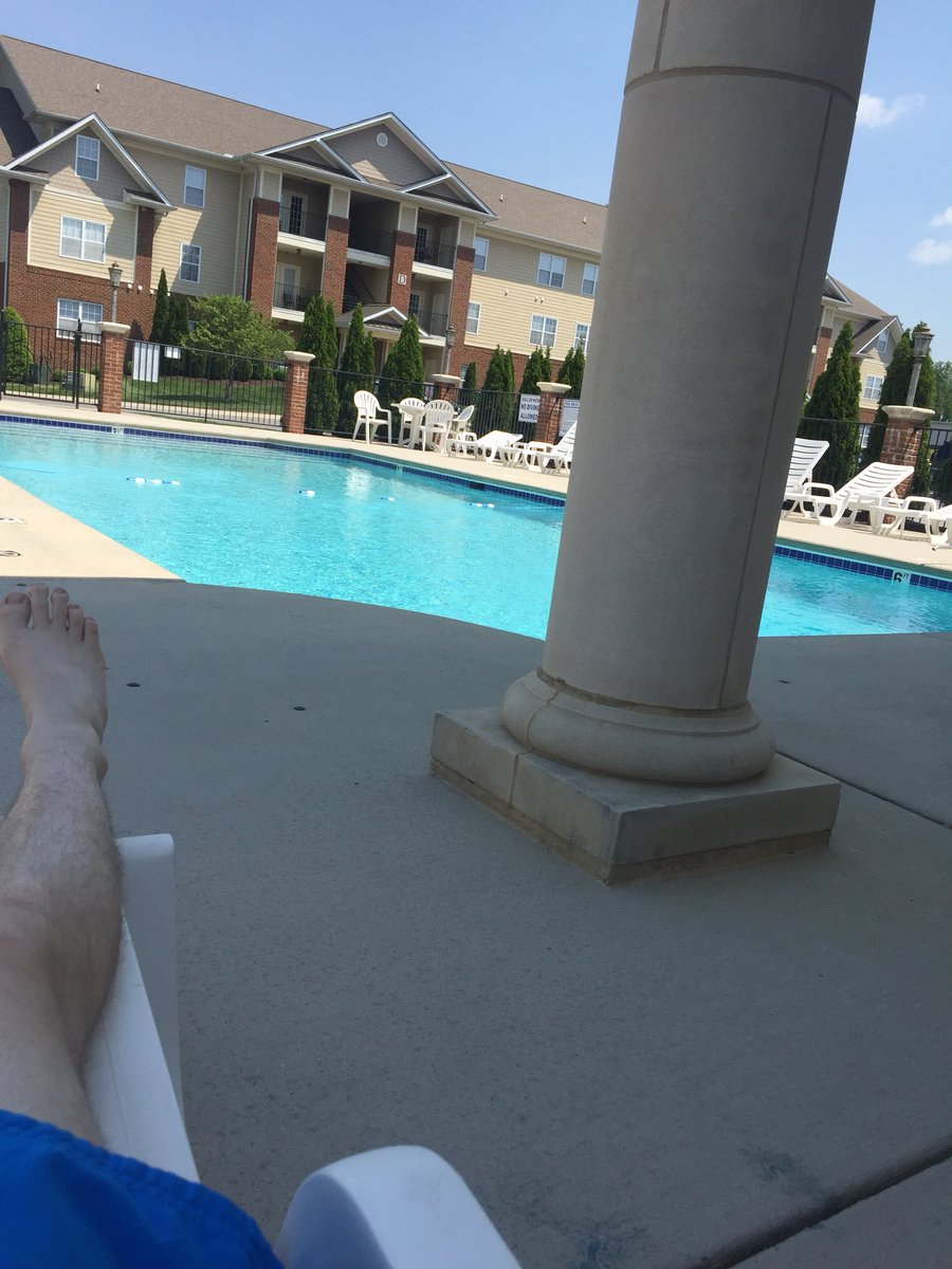 AlexLay12's tweet image. Poolin’🏊‍♀️