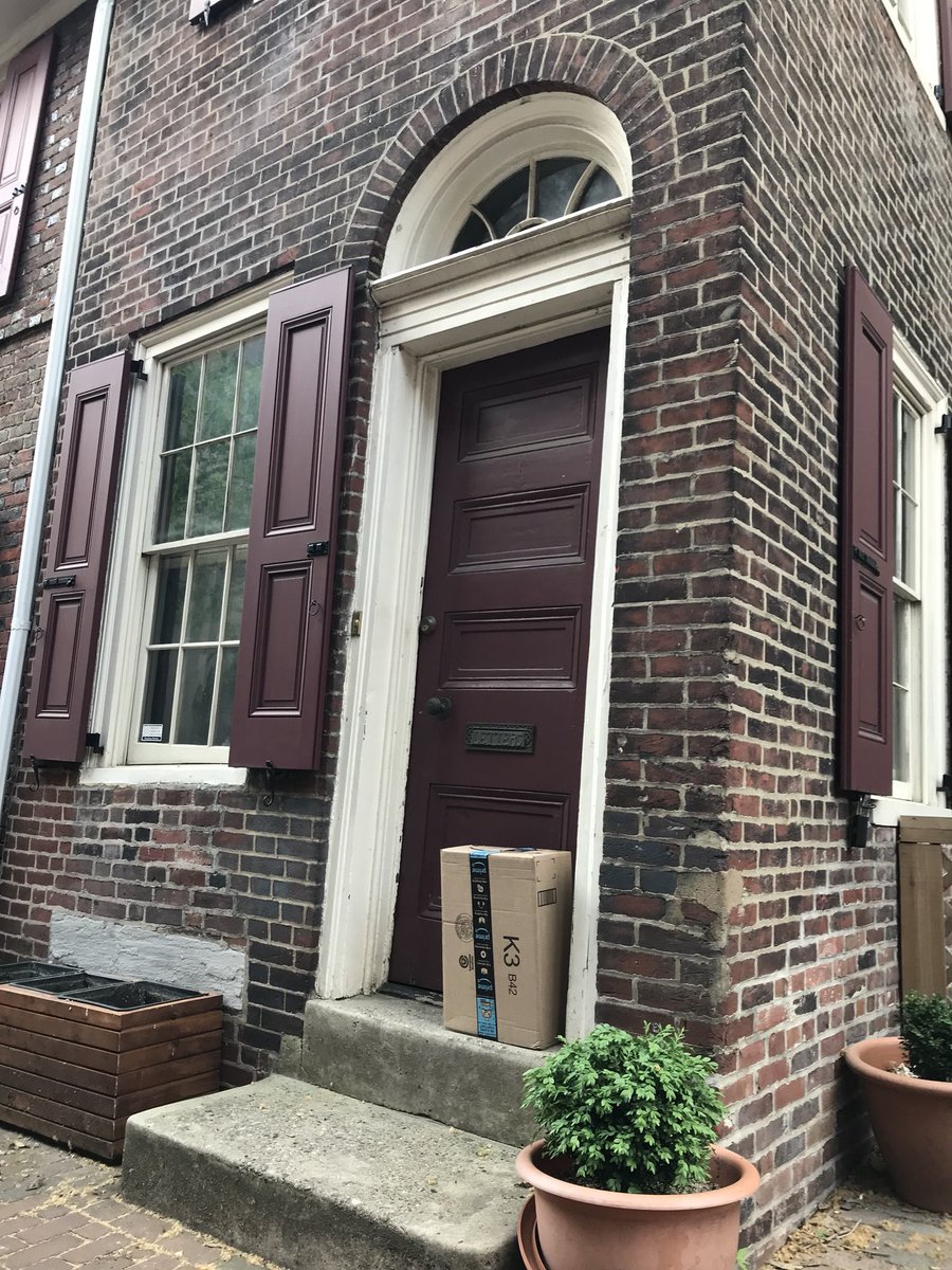 DanielMasata's tweet photo. 258 years after this house on Elfreth’s Alley in Philly was built, @amazon Prime delivers. Makes me wonder what will be going on outside my house in 258 years from now. #thefutureisnow #futureofwork https://t.co/pRcXGiPlPC