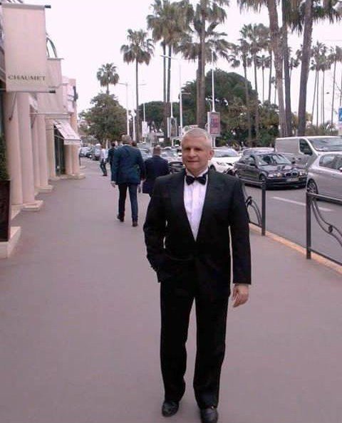 frenchmagazin's tweet photo. @rinosiconolfi1 #croisette #Cannes in @giorgioarmani going to #PalaisdeFestival #FestivalDeCannes #festivalcannes2018 #CannesFilmFestival #CannesFilmFestival2018 #MensFashion #Menswear #Menstyle #Fashion #Style #Cinema #Cannes2018 #Cannes #cotedazurnow #cotedazur #FrenchRiviera https://t.co/XjEATDLVDh