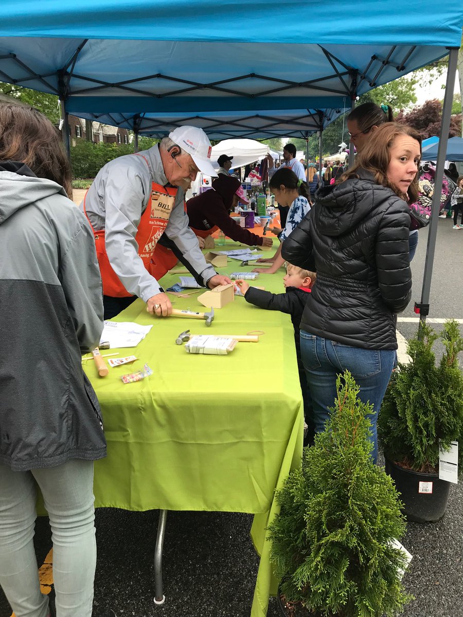 0928_home's tweet photo. Bill the store manager building tool boxes with the children at Glen Ridge ECO Fair! https://t.co/FzOJxhFPK0