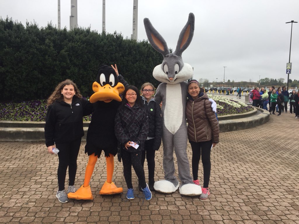 Great choir performance this morning! Off to a deserted Six Flags!