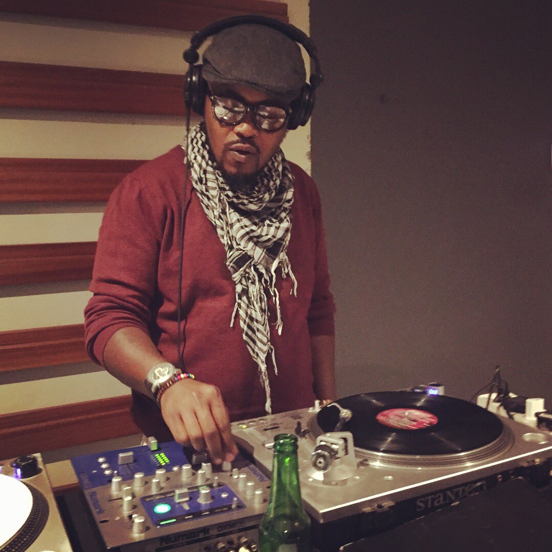 Jelly_Mank's tweet photo. #the457 feels like home 🎛🎧  @Sabelo_Masiza dope selection of pastic👌🏾 #vinyls https://t.co/NNXFeDroBl