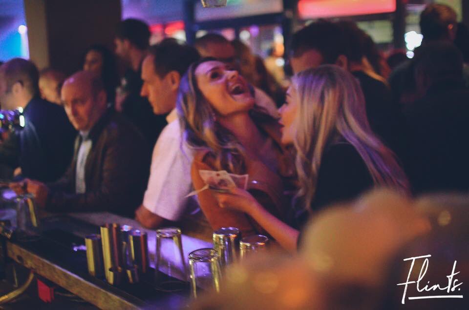 flintsbarmg's tweet photo. We have had a fab day so far, but it is about to get even better!
Join us this evening for live music from 8 - 10pm followed by our resident DJ from 10pm - 1am!
Itβs YOUR Flints Saturday night πΎπ₯
#saturdayfun #saturdaynight #flintsnight #flintsisback #meregreen https://t.co/cmC0aMwf89