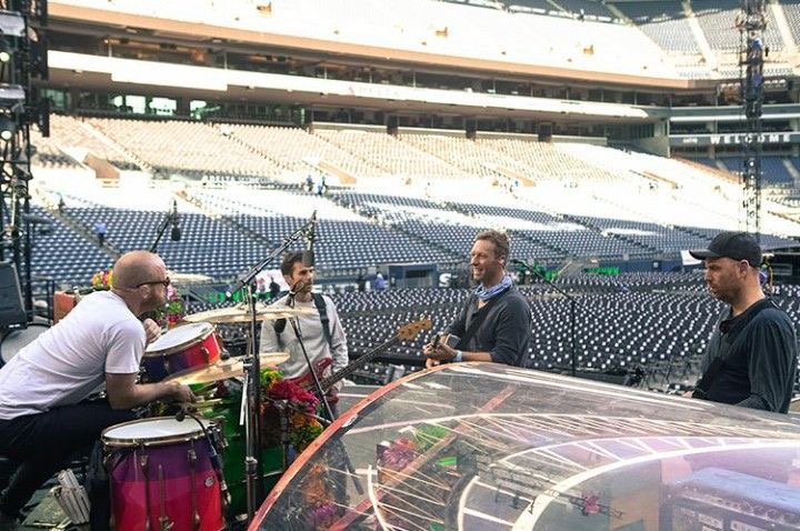 ColdplayFrance's tweet photo. 📸 #WillChampion #GuyBerryman #ChrisMartin #JonnyBuckland @coldplay https://t.co/nnR0AoYBe8