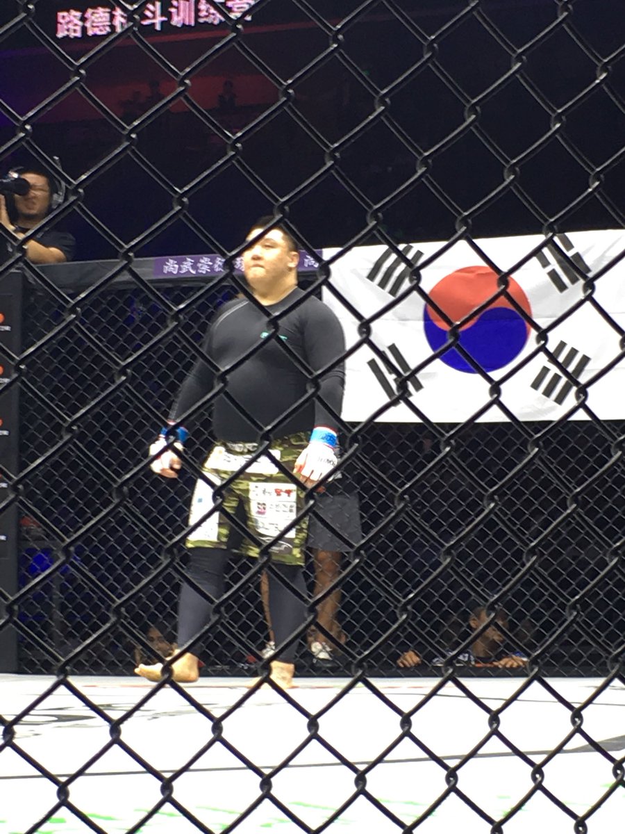 lennehardt's tweet photo. #Roadfc47 https://t.co/TpIZhJ3sbg