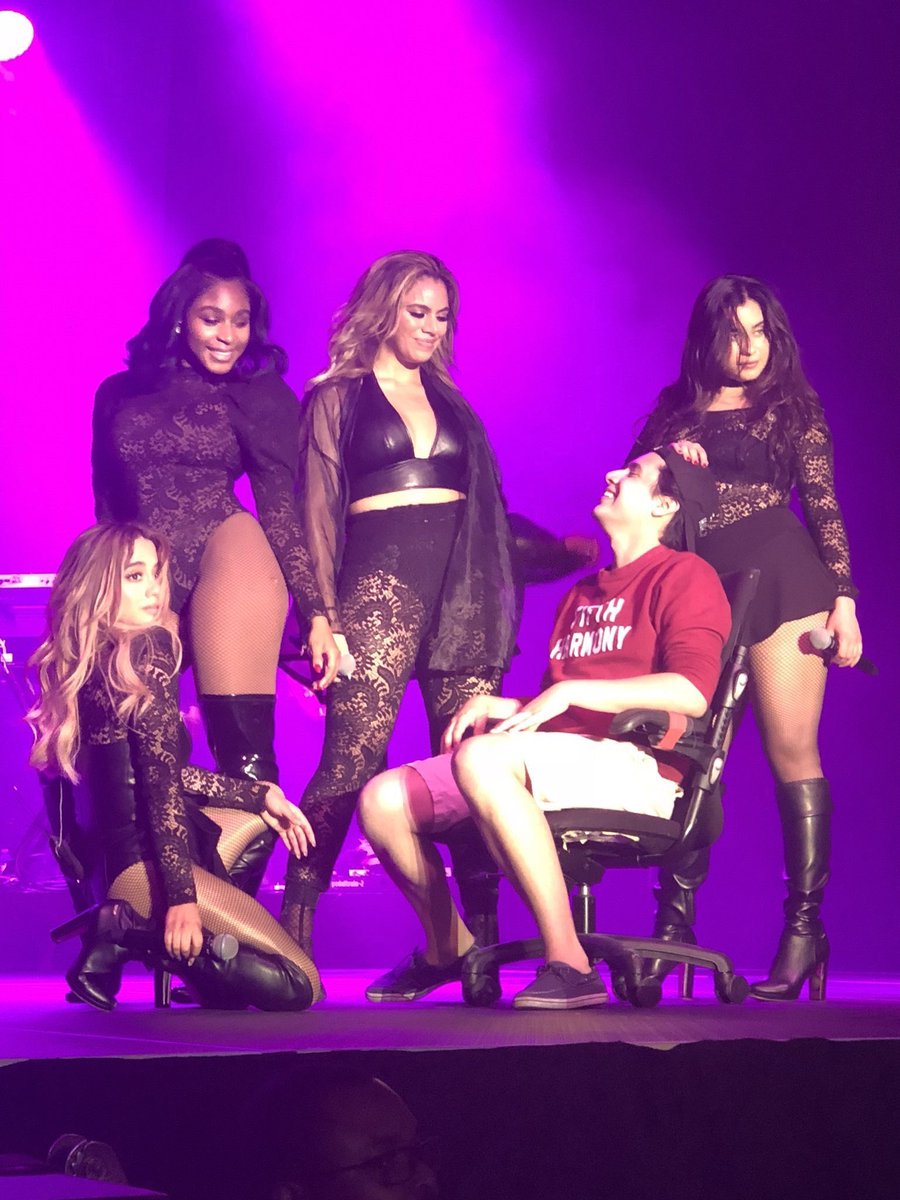 5H_India's tweet photo. Fifth Harmony on stage (via @H4Rmonizer87) https://t.co/jiU7GVrfHx
