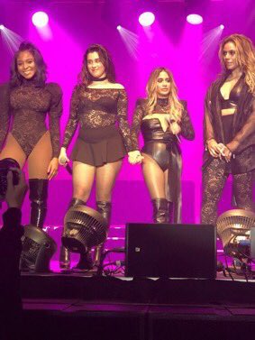 5H_India's tweet photo. Fifth Harmony on stage (via @H4Rmonizer87) https://t.co/jiU7GVrfHx