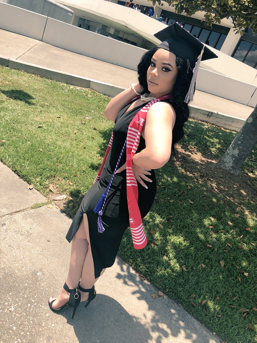 iamRedKocaine's tweet image. You can snooze if you want to but not on me baby 😌
#deltaswithdegrees #yesterdaywaslike 
#heyred