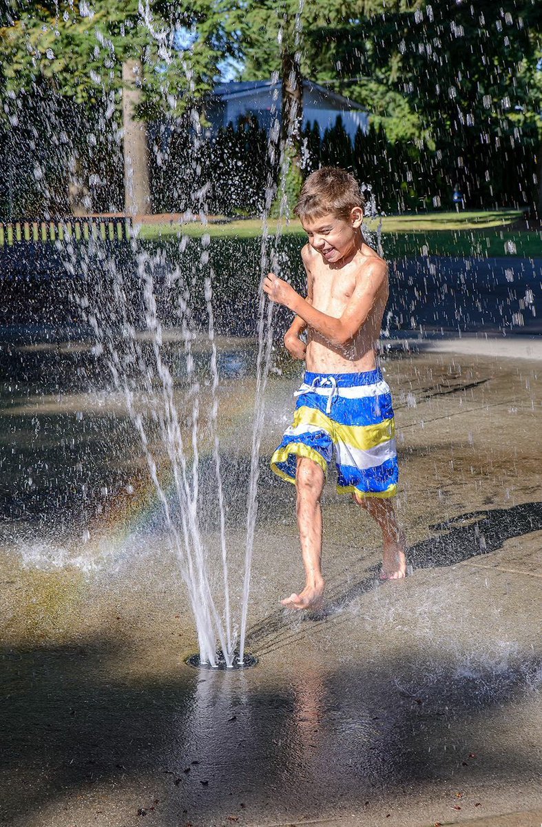 It’s going to be a hot one this weekend so we’ve decided to open the spray parks early.   ENJOY!!! https://t.co/tZfQuFa7HW