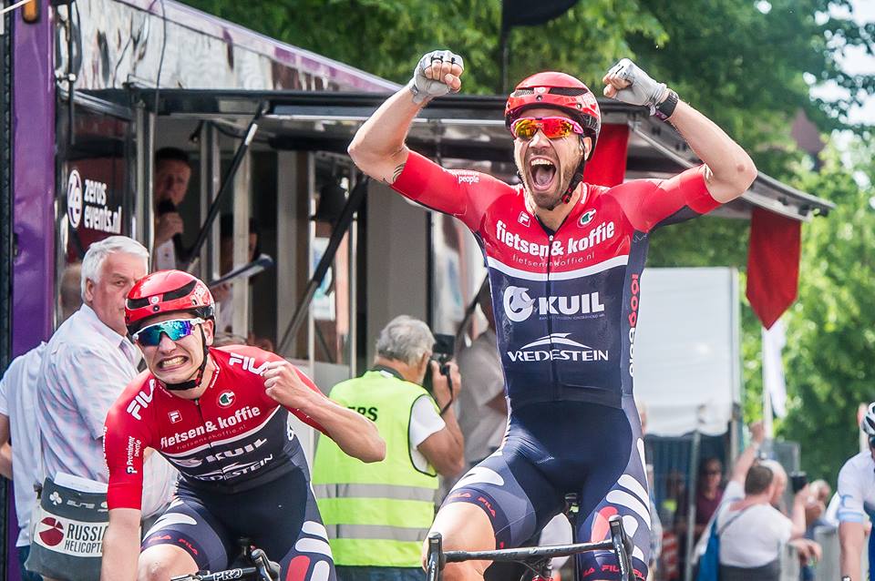 Ex-prof <a href="/KeizerMartijn/">Martijn keizer</a> won de massasprint van de Zuid-Hollandse Eilanden Tour <a href="/ZHETour/">ZHE tour</a> clubcompetitie.nu/2018/martijn-k…