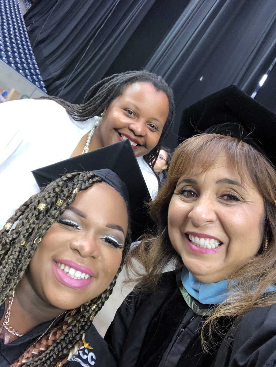 fvglover's tweet photo. Nine months pregnant and our @HCCDistrict student was determined to cross the stage!  #hccstrong  #HCCGraduation2018 https://t.co/aOKJoEWtoI