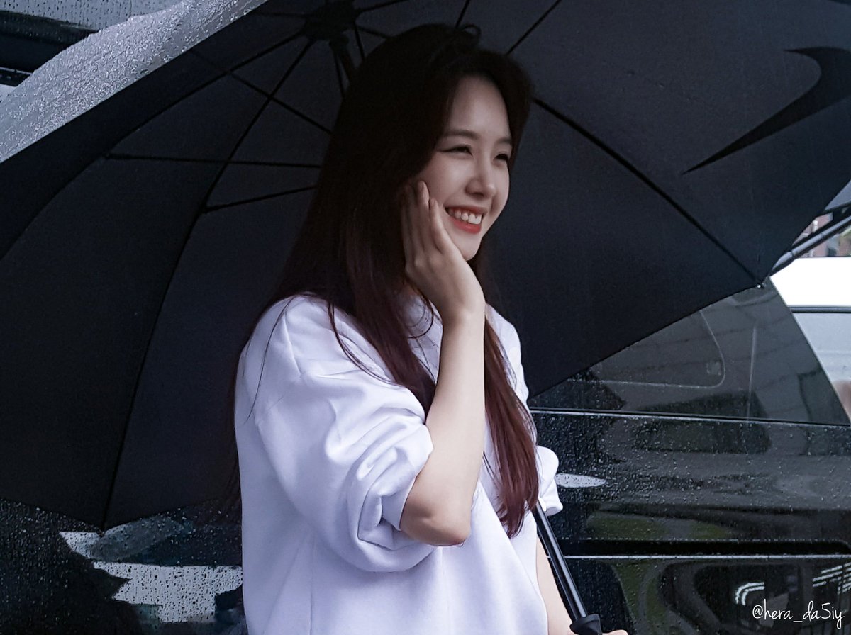 1년에 단 하나뿐인 생일을 축하드려요! 생일인 만큼 항상 기뻤으면 좋겠고 오늘만큼은 얼굴엔 미소가 가득 찼으면 좋겠네요 또, 좋은 추억 만들어서 좋은 하루 보내세요 :) 🎂🎉
#HappyMinahDay #HBD