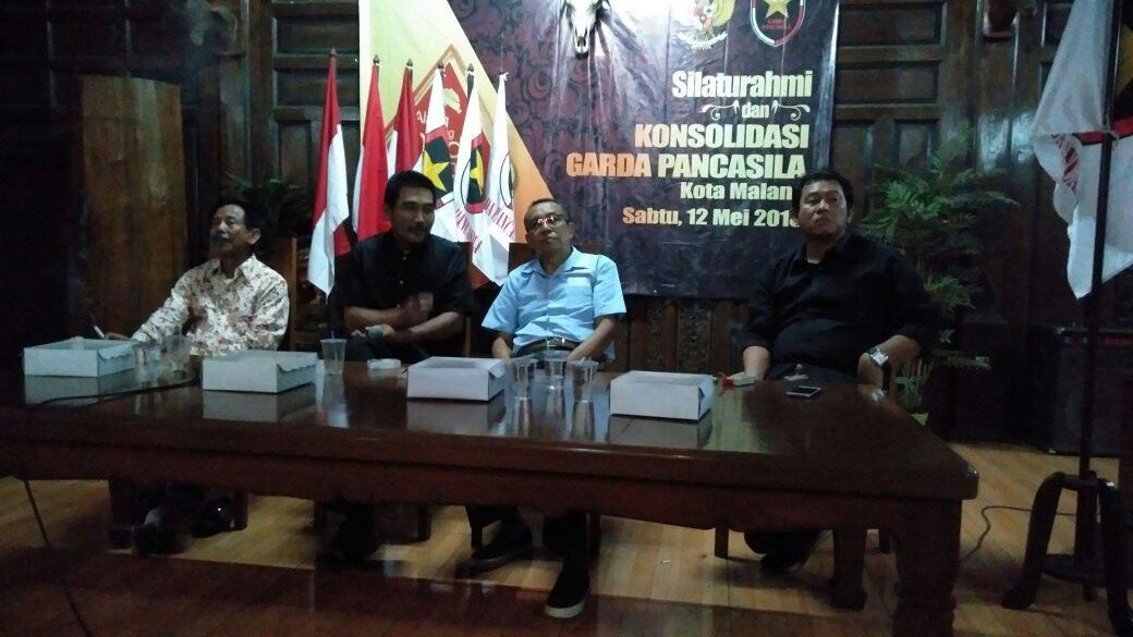 adadimalang's tweet photo. Kader Garda Pancasila lakukan konsolidasi menjelang Pilkada kota Malang
Selengkapnya di : https://t.co/zTiHDh46yr
#KotaMalang #GardaPancasila #Wijianto #PeniSuparto #Politik #Pilkada #PilkadaKotaMalang #AgusYuwono #AdaDiMalang #MalangDotCom #MediaOnline #PortalBerita https://t.co/gWIiob1Tr7