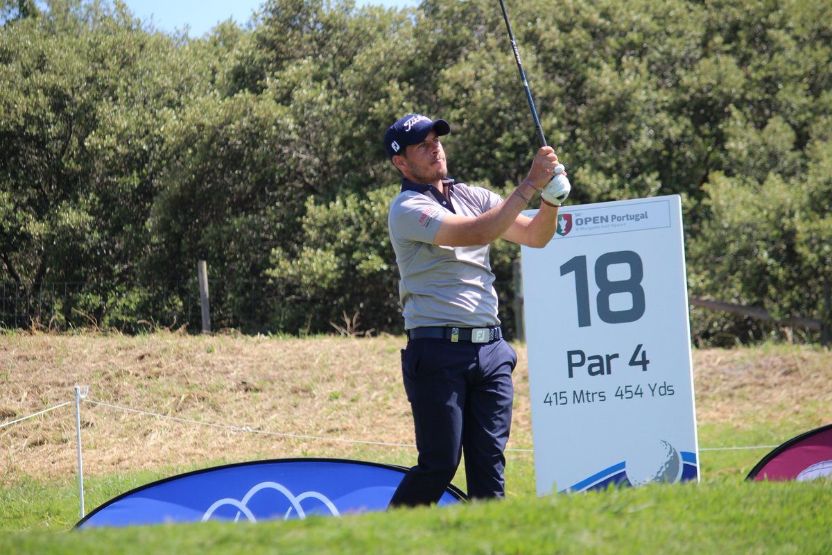 As things stand with 18 holes to go:

-5 <a href="/jflimagolf/">Lima José Filipe</a> 
-5 <a href="/stu_manley/">stuart manley</a> 
-4 @dimipapadatos 
-4 <a href="/AdriArnaus/">Adri Arnaus</a> 
-4 <a href="/Jack_davidson12/">Jack Davidson</a> 
-4 Lengden 
-4 <a href="/JackSinghBrar/">Jack Singh Brar</a> 
-4 <a href="/AdrianMeronk/">Adrian Meronk</a> 
-4 <a href="/PedroFiggy/">Pedro Figueiredo</a> 

Scores: ct.golf/Portugal2018Li…