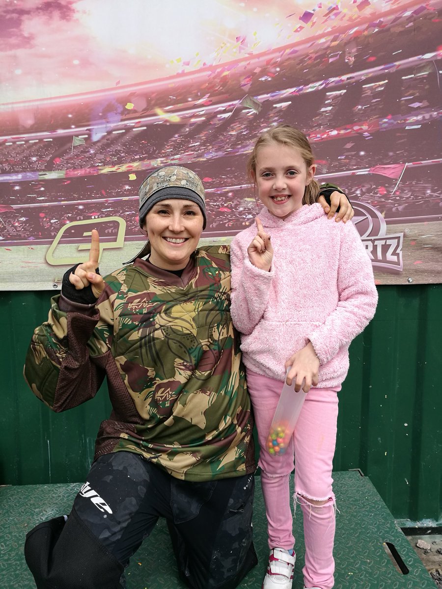 Sophie met <a href="/shelleyscooby/">Shelley Farmer</a> today at CPPS, she was a little starstruck at the time but Shelley was lovely and took the time for this photo 😁 #CPPS #paintball
