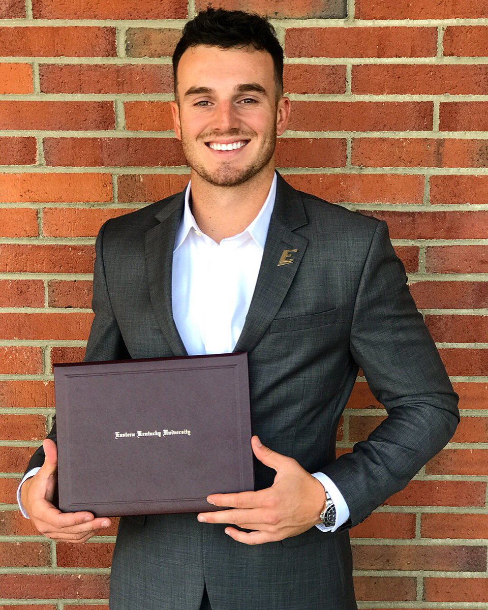 APerry_37's tweet photo. Mamma I made it! Masters program is completed! https://t.co/UOxQyGkX1e